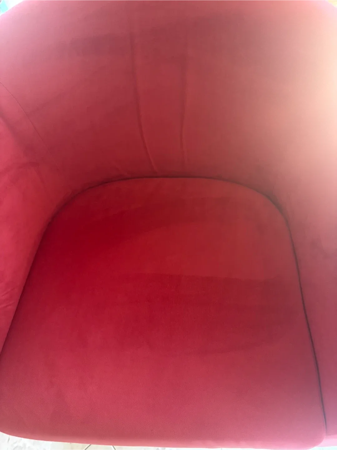 Red Armchair image indicator(2)