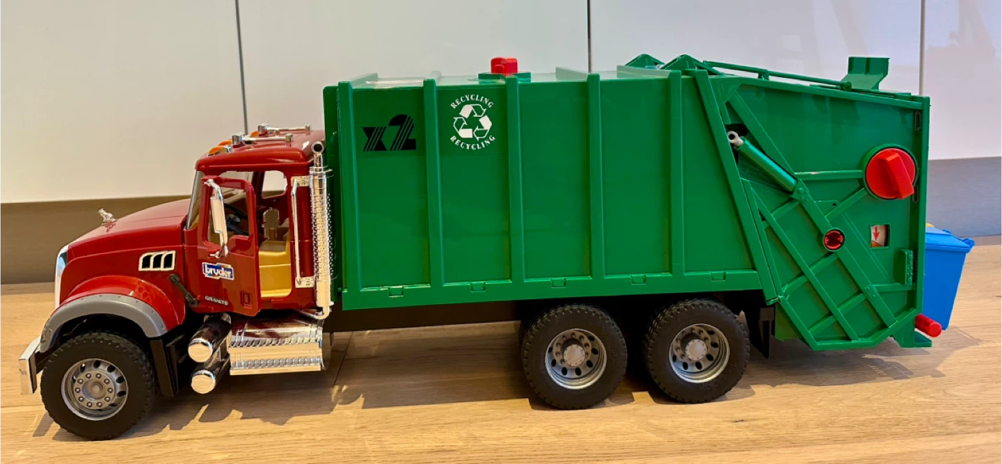 Bruder Mack Granite Recycling Truck