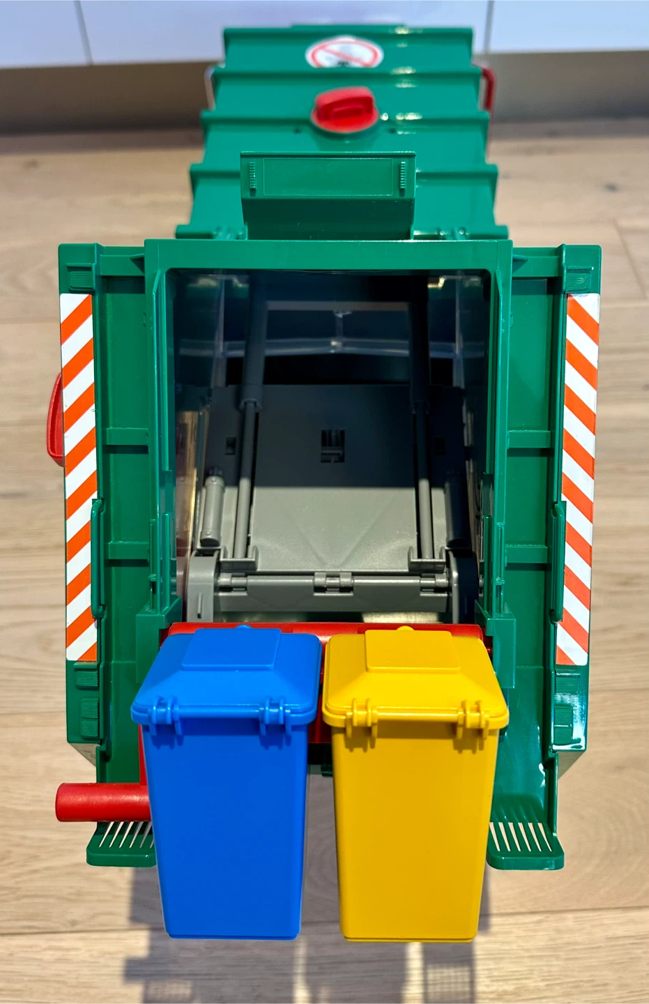 Bruder Mack Granite Recycling Truck - photo 3