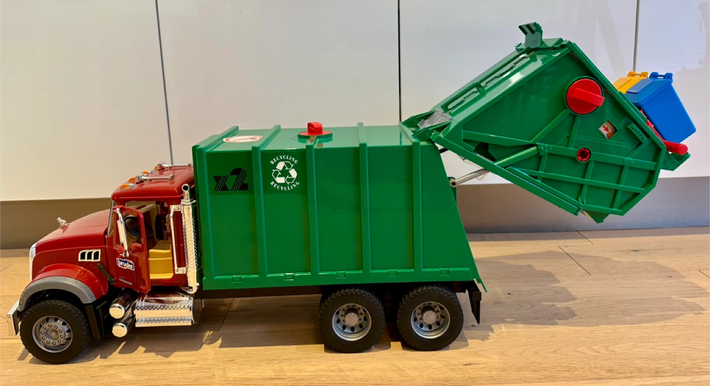 Bruder Mack Granite Recycling Truck - photo 2