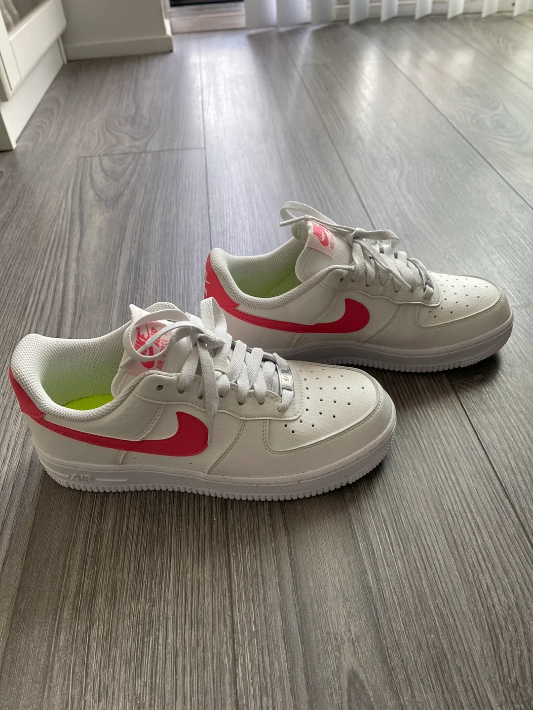 Nike Air Force 1 White/Pink Size 7 US image indicator(2)