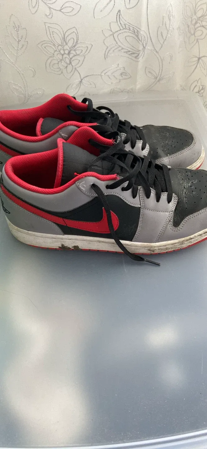 Air Jordan 1 Low Shadow Red Trim - Size 12 image indicator(4)