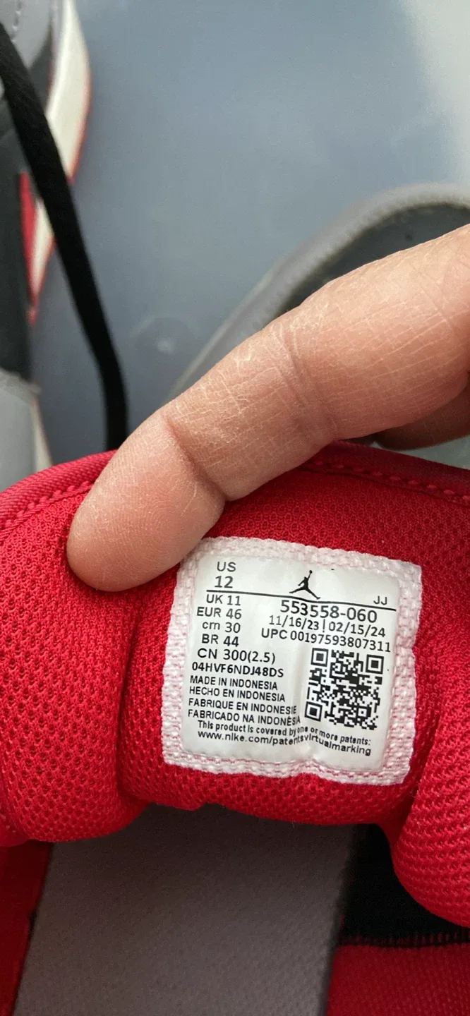 Air Jordan 1 Low Shadow Red Trim - Size 12 image indicator(5)