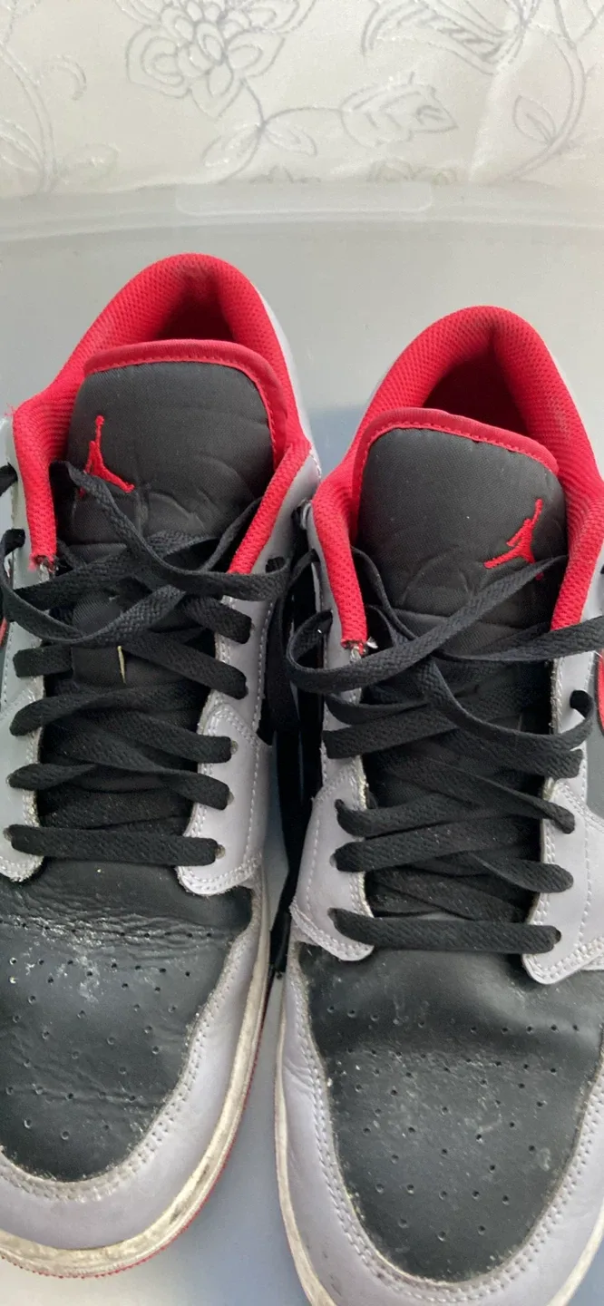 Air Jordan 1 Low Shadow Red Trim - Size 12 image indicator(2)