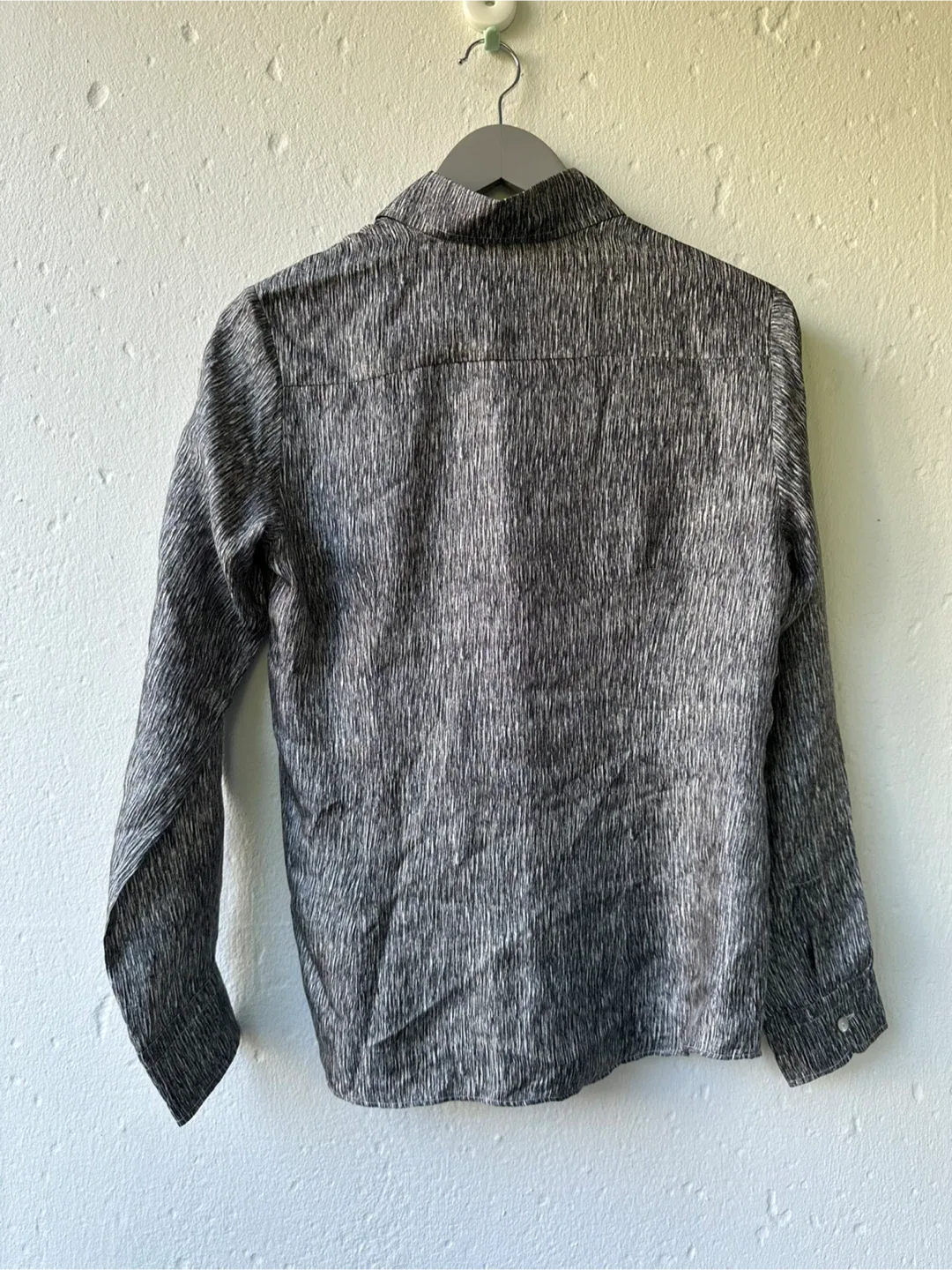 La Seaport 100% Silk Blouse - Size 44 image indicator(2)