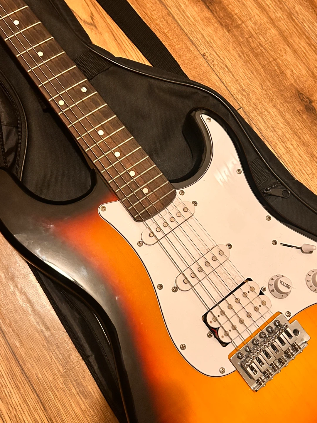 Donner beginner guitar - photo 2