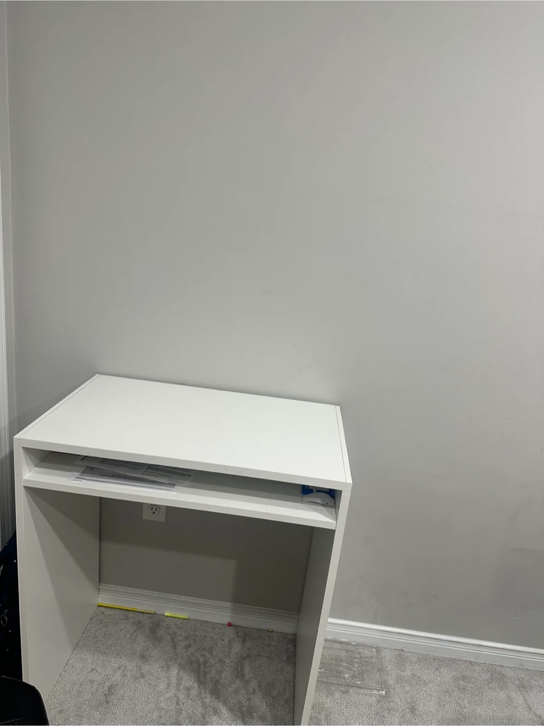 Black Office Chair & White Desk - photo 2