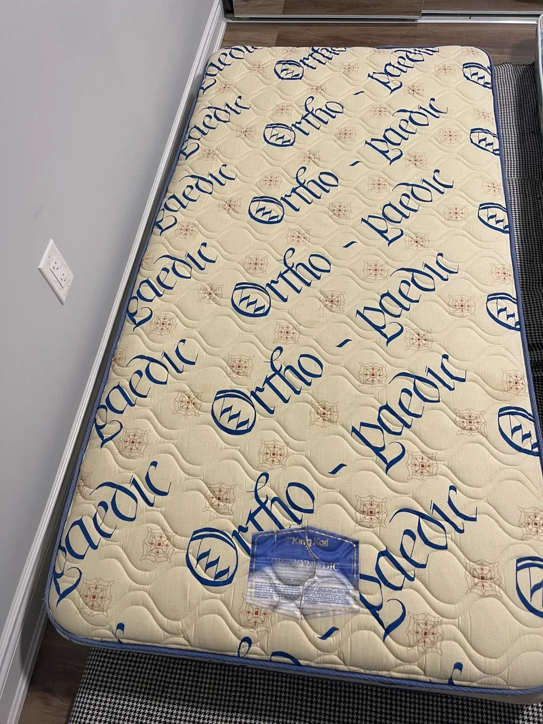 Ortho Paedic Floral Twin Mattress image indicator(2)