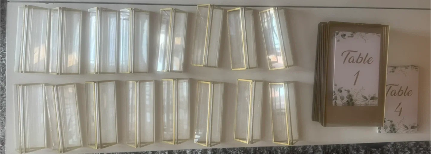 OUTUS 16-Piece Golden Rimmed Acrylic Table Sign Holders image indicator(2)