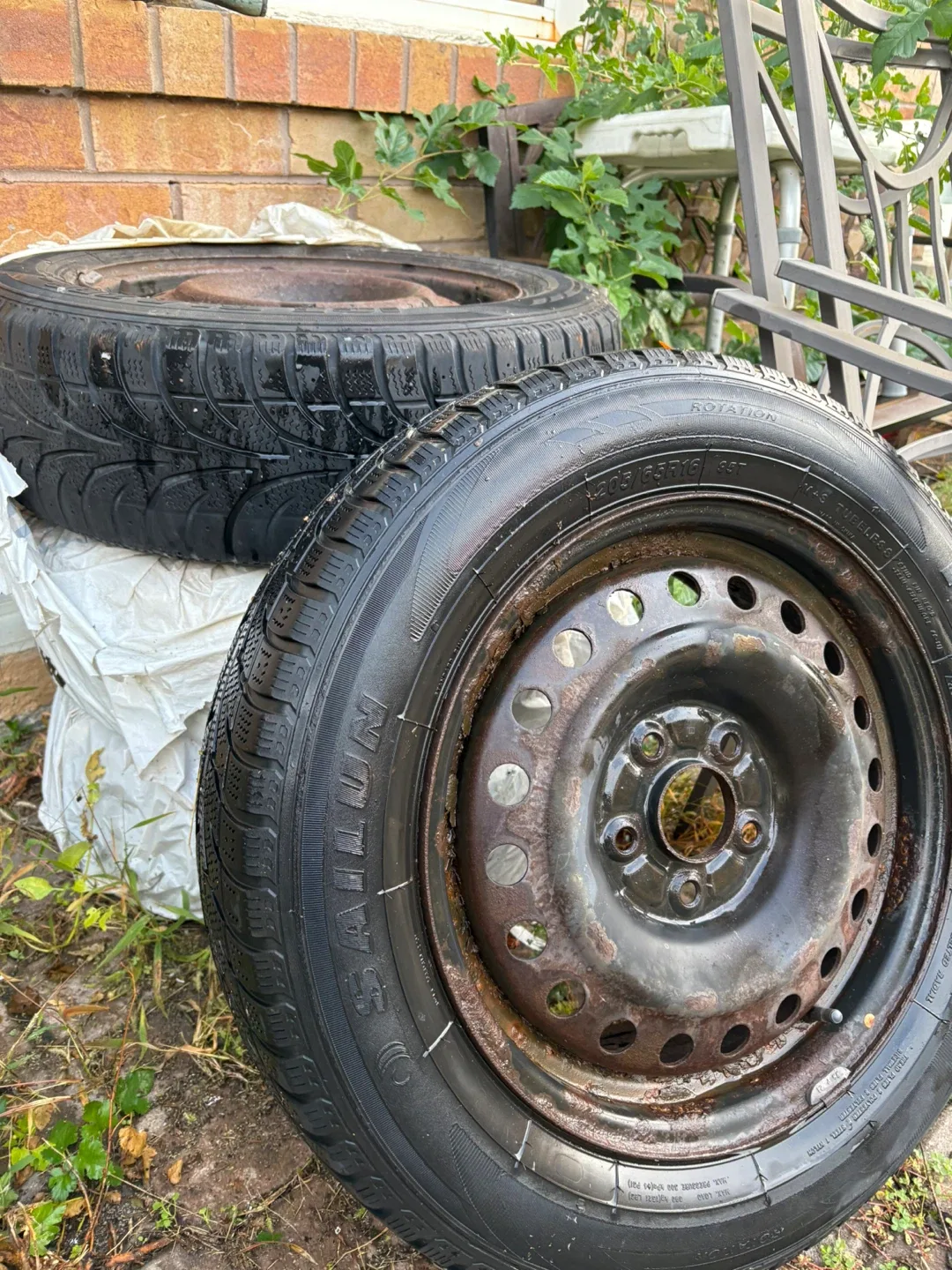 Sailun Ice Blazer Wsl2 205/65R16 Tires on Rims image indicator(2)