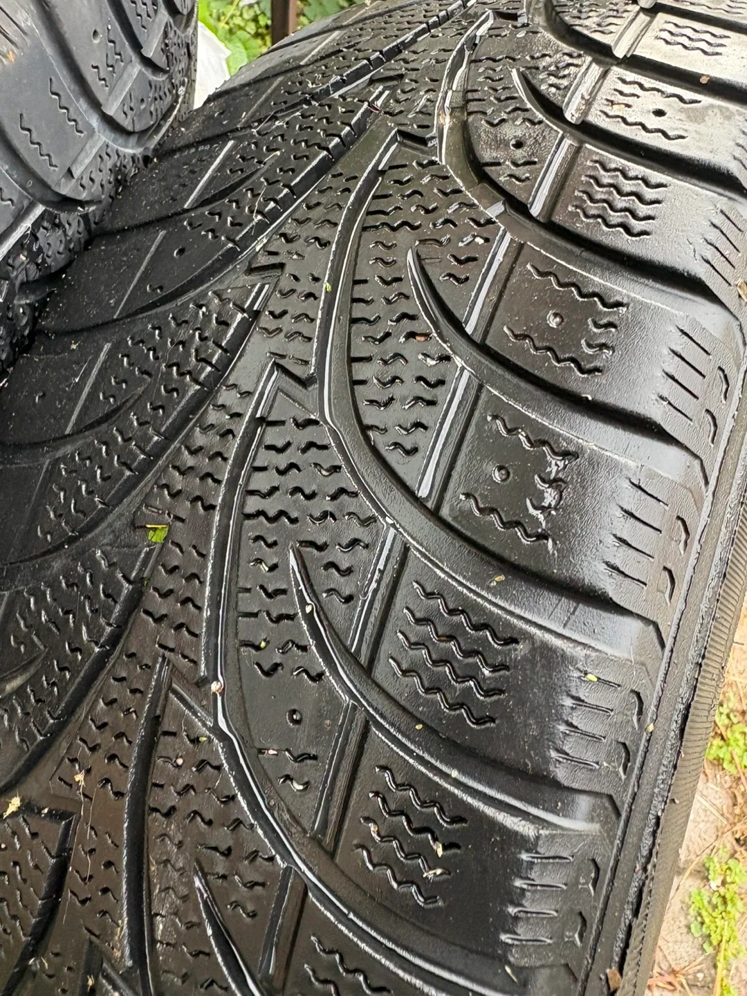 Sailun Ice Blazer Wsl2 205/65R16 Tires on Rims image indicator(3)