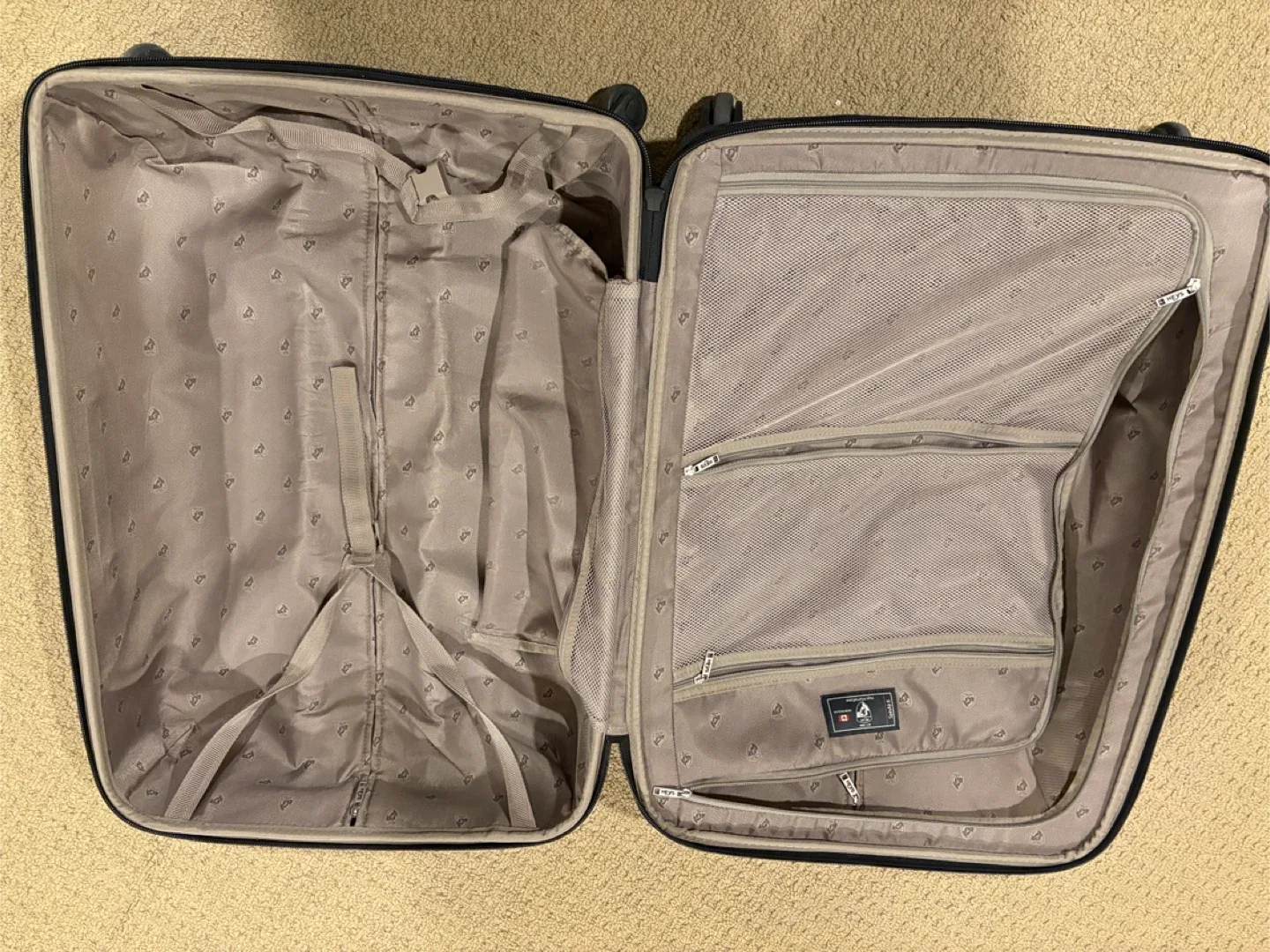 Heys Black Rolling Suitcase image indicator(4)