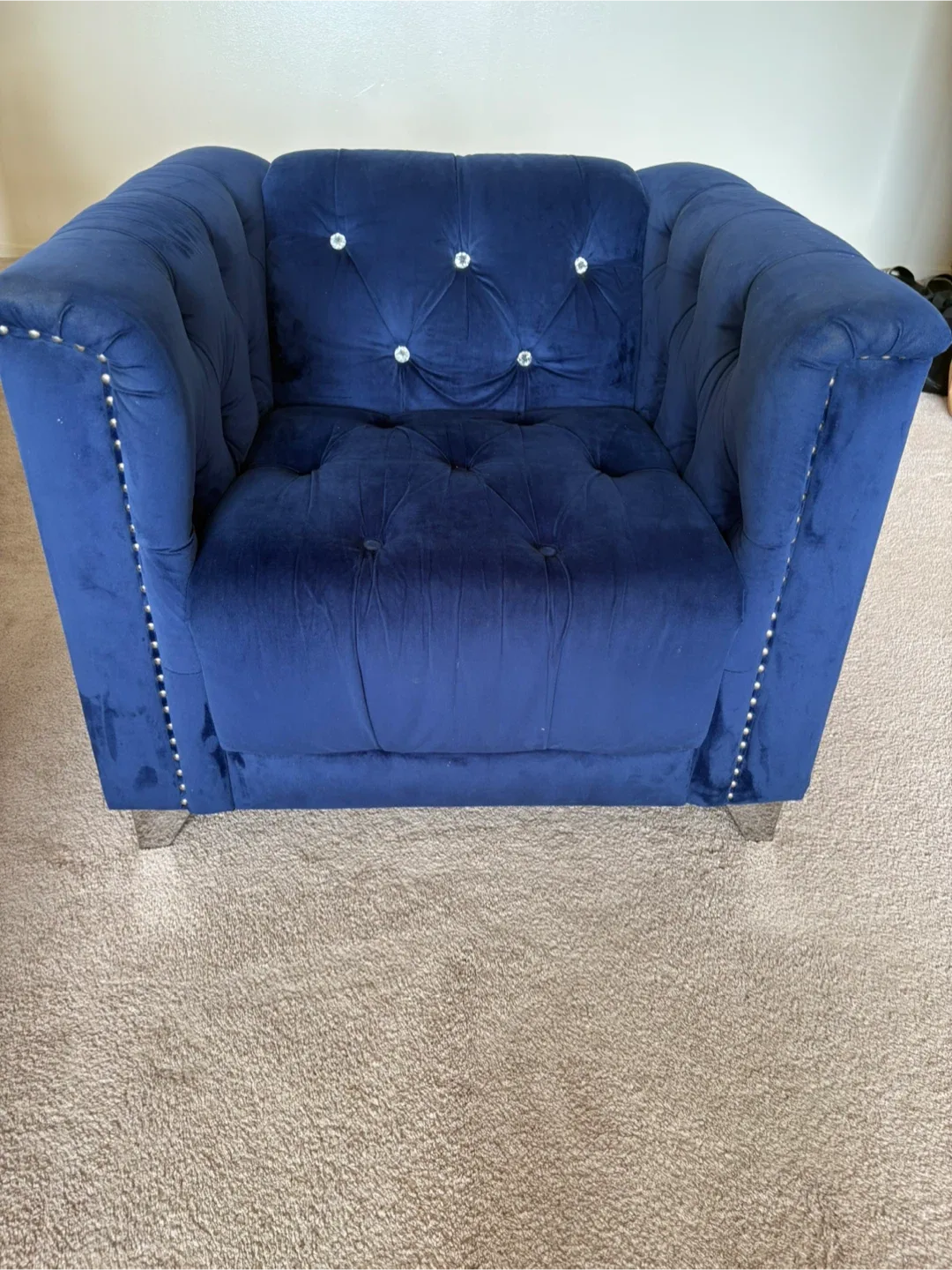 Blue Velvet Tufted Accent Chair image indicator(2)