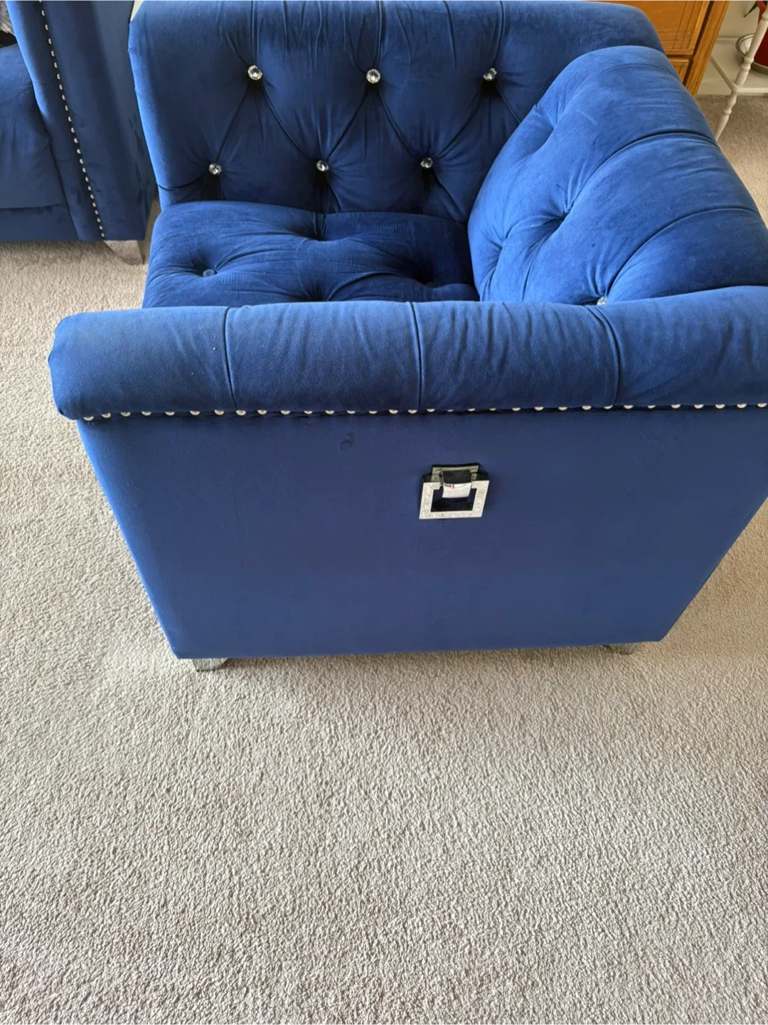 Blue Velvet Tufted Accent Chair image indicator(3)