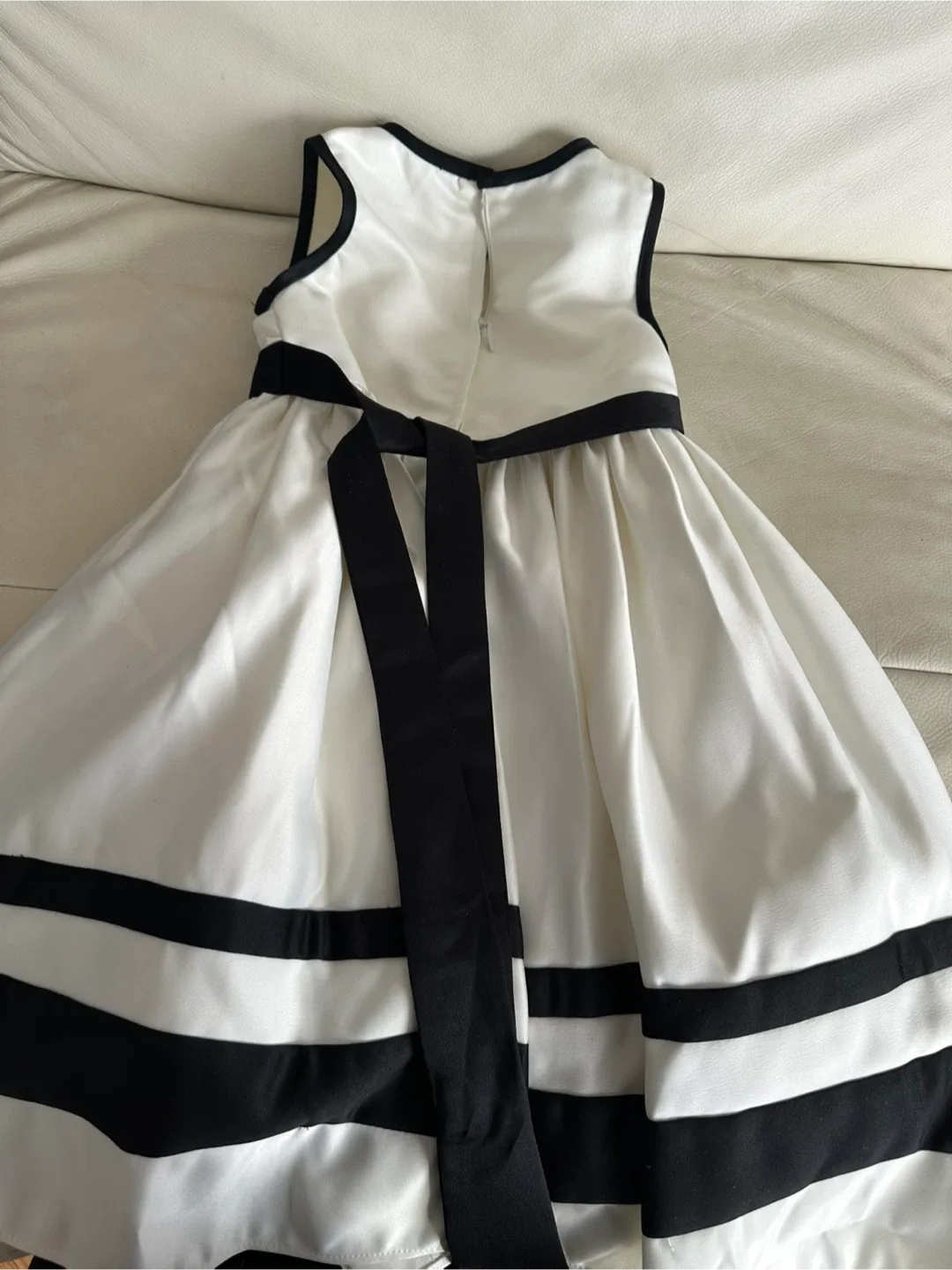 Girls' White & Black Dress image indicator(2)
