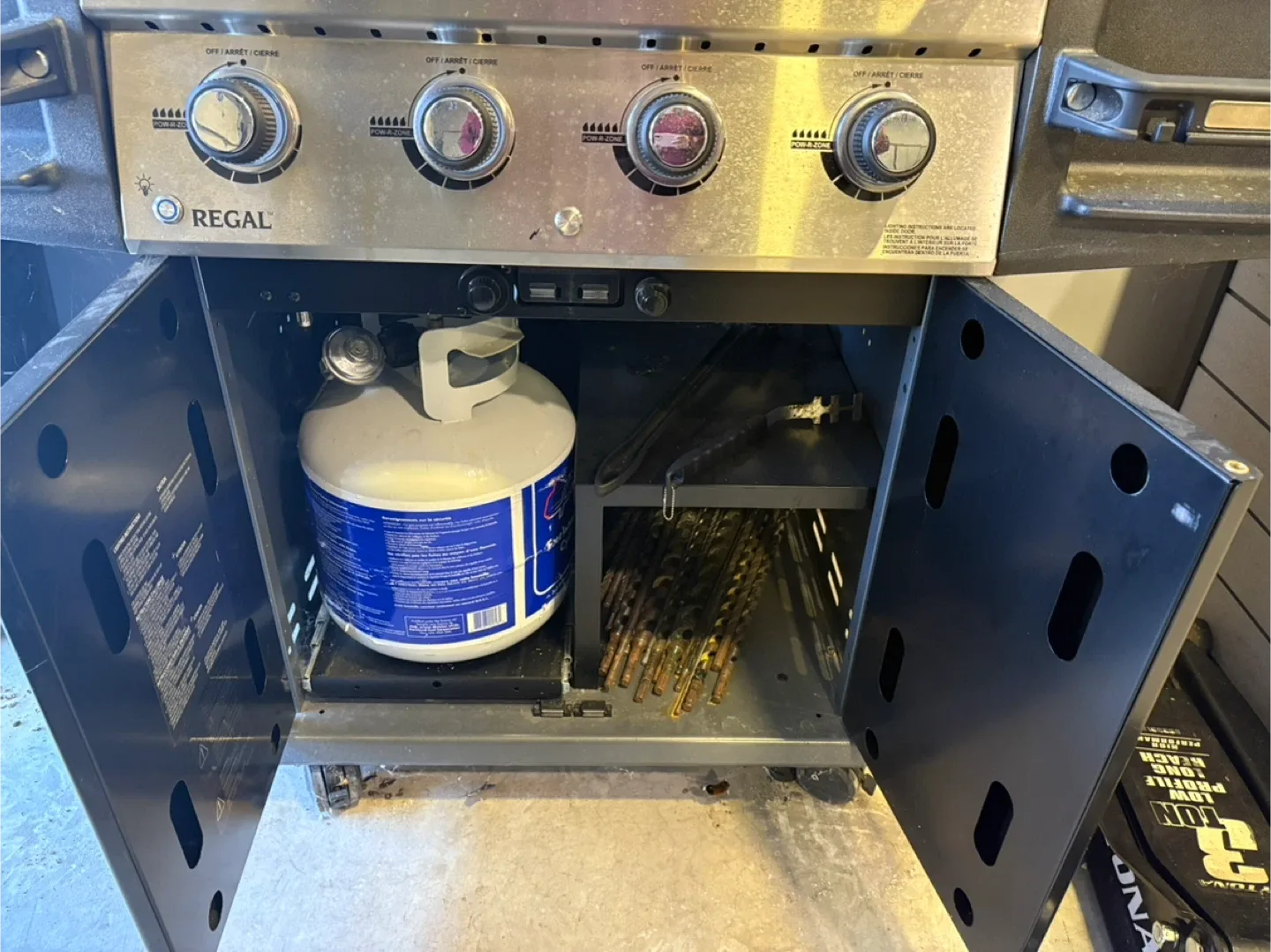 Broil King Regal PropaneGrill image indicator(8)