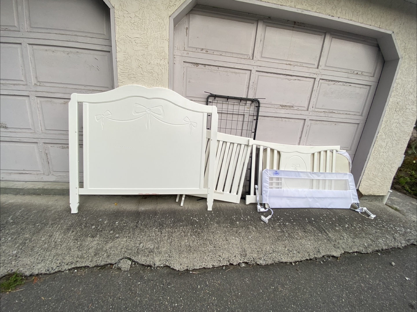 White Baby Crib - photo 2