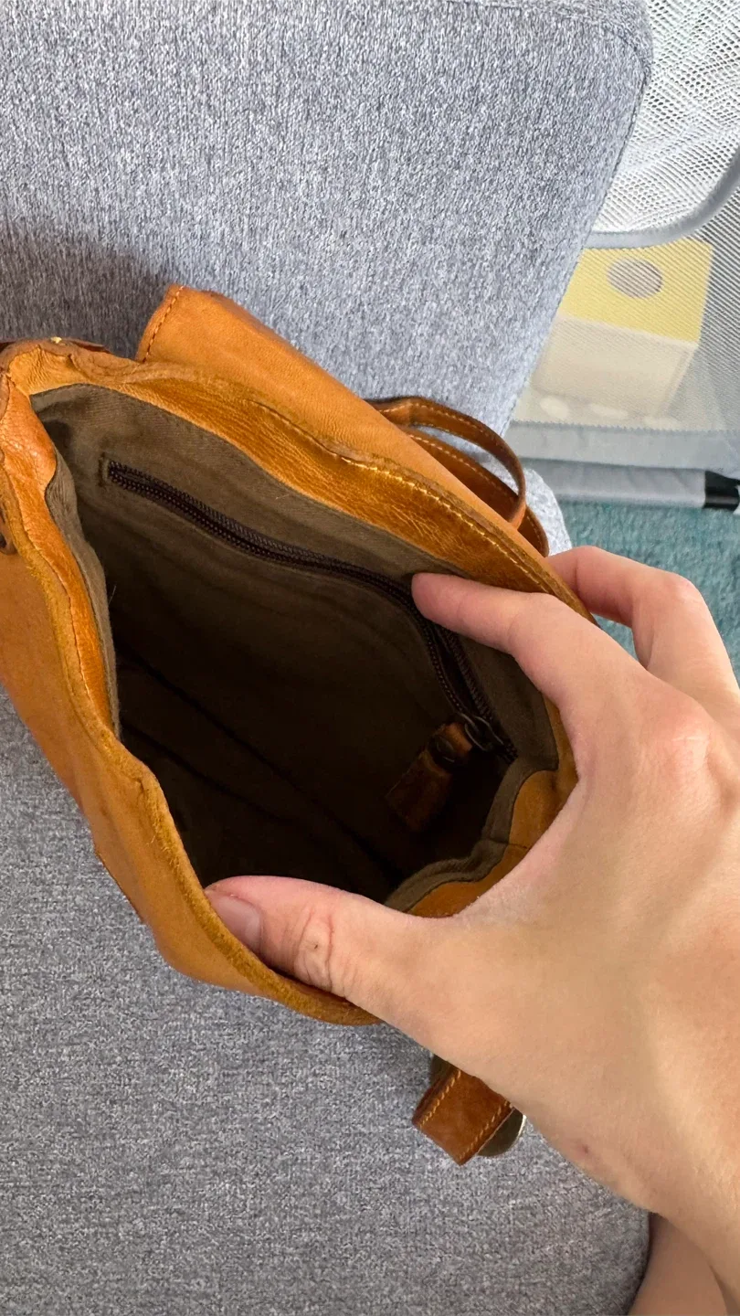 Kompanero Leather Crossbody Bag image indicator(5)