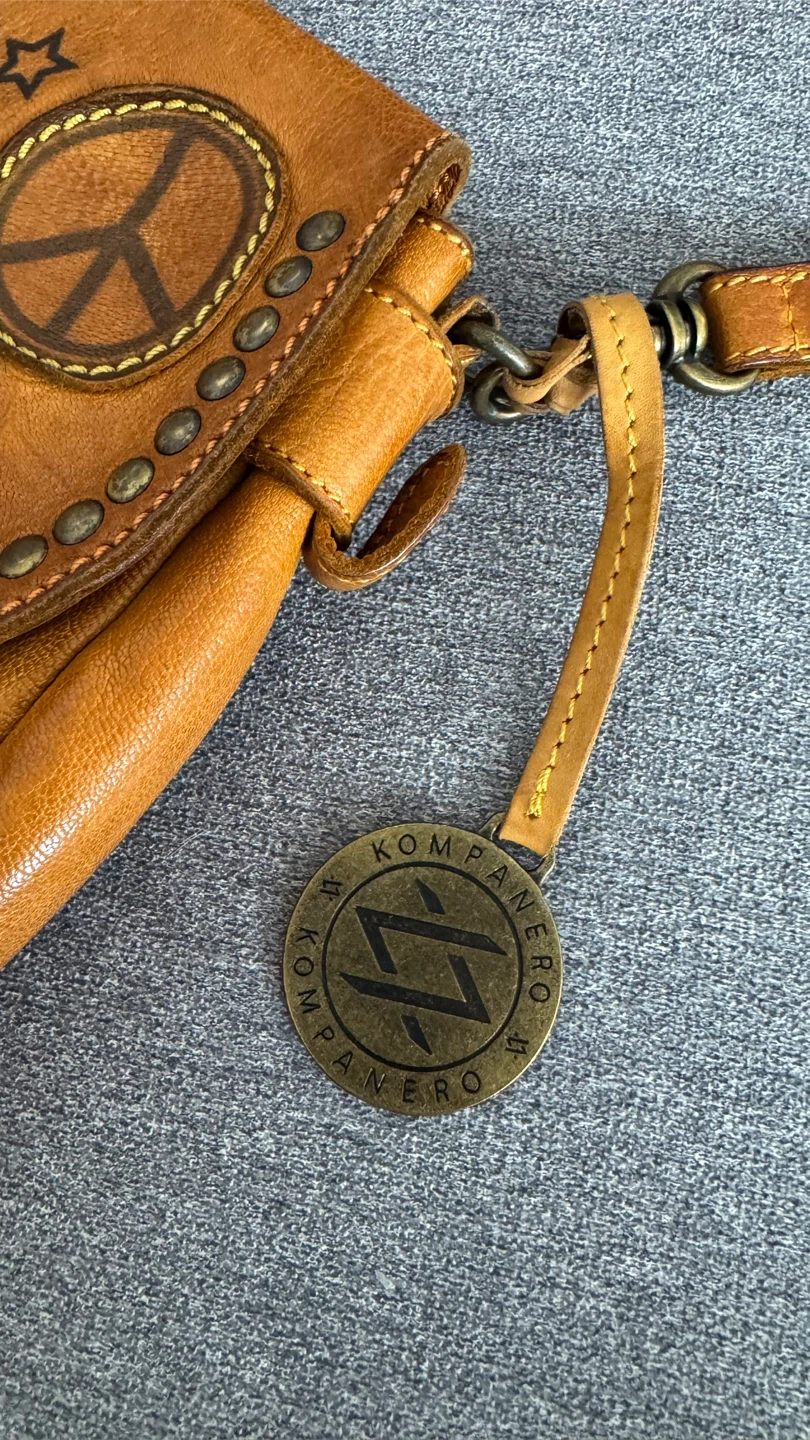 Kompanero Leather Crossbody Bag - photo 2