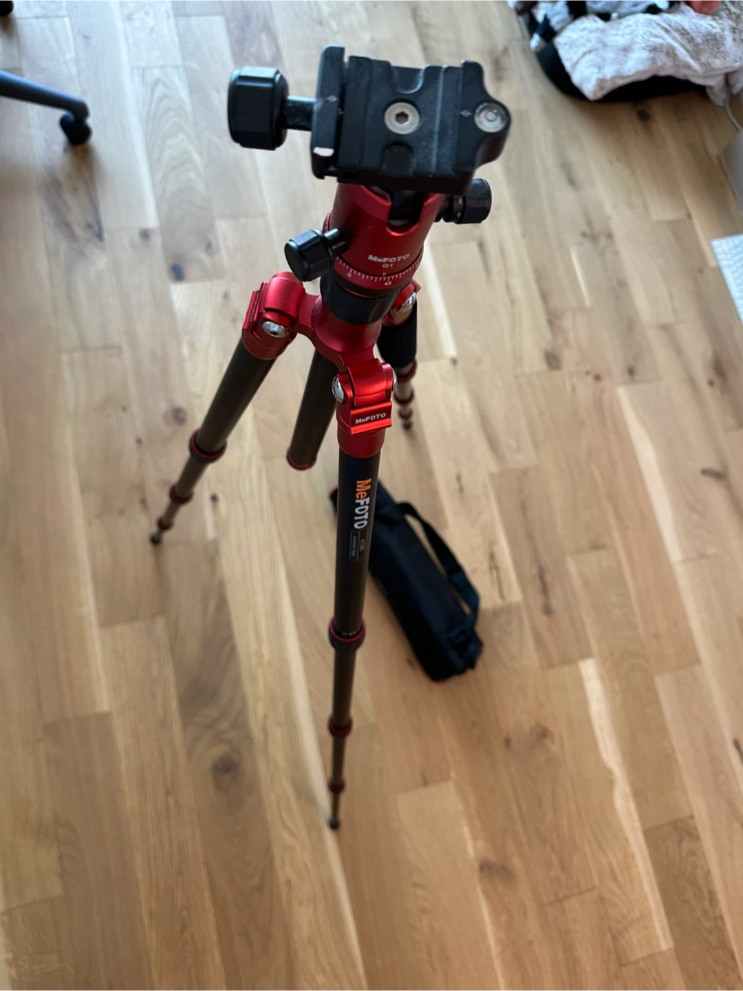 MeFOTO Tripod with Carrying Case - photo 5