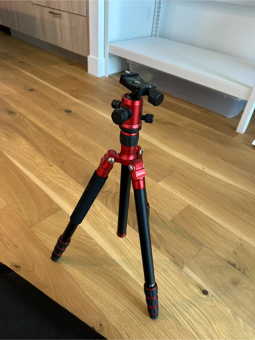 MeFOTO Tripod with Carrying Case - photo 3