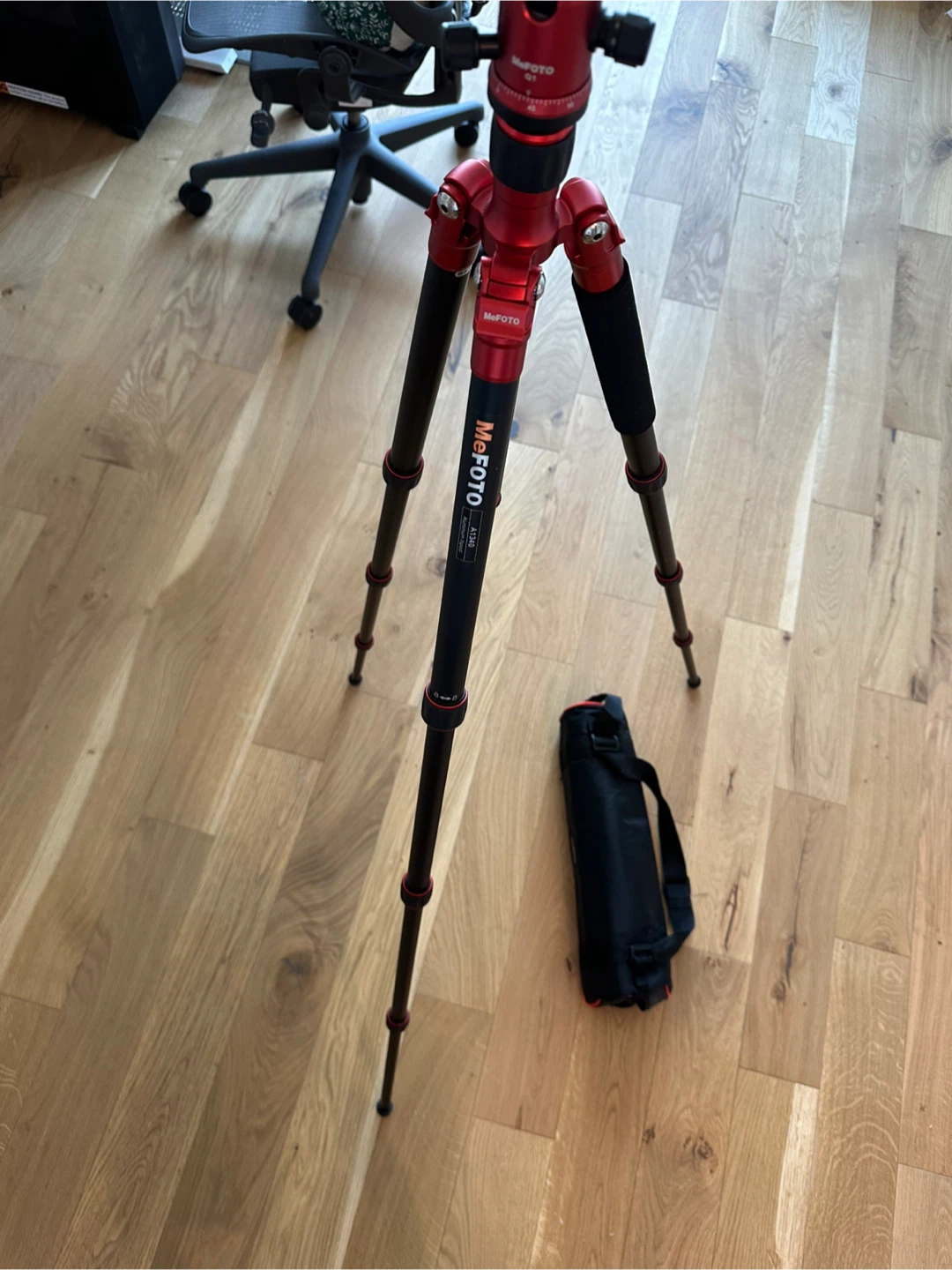 MeFOTO Tripod with Carrying Case - photo 4