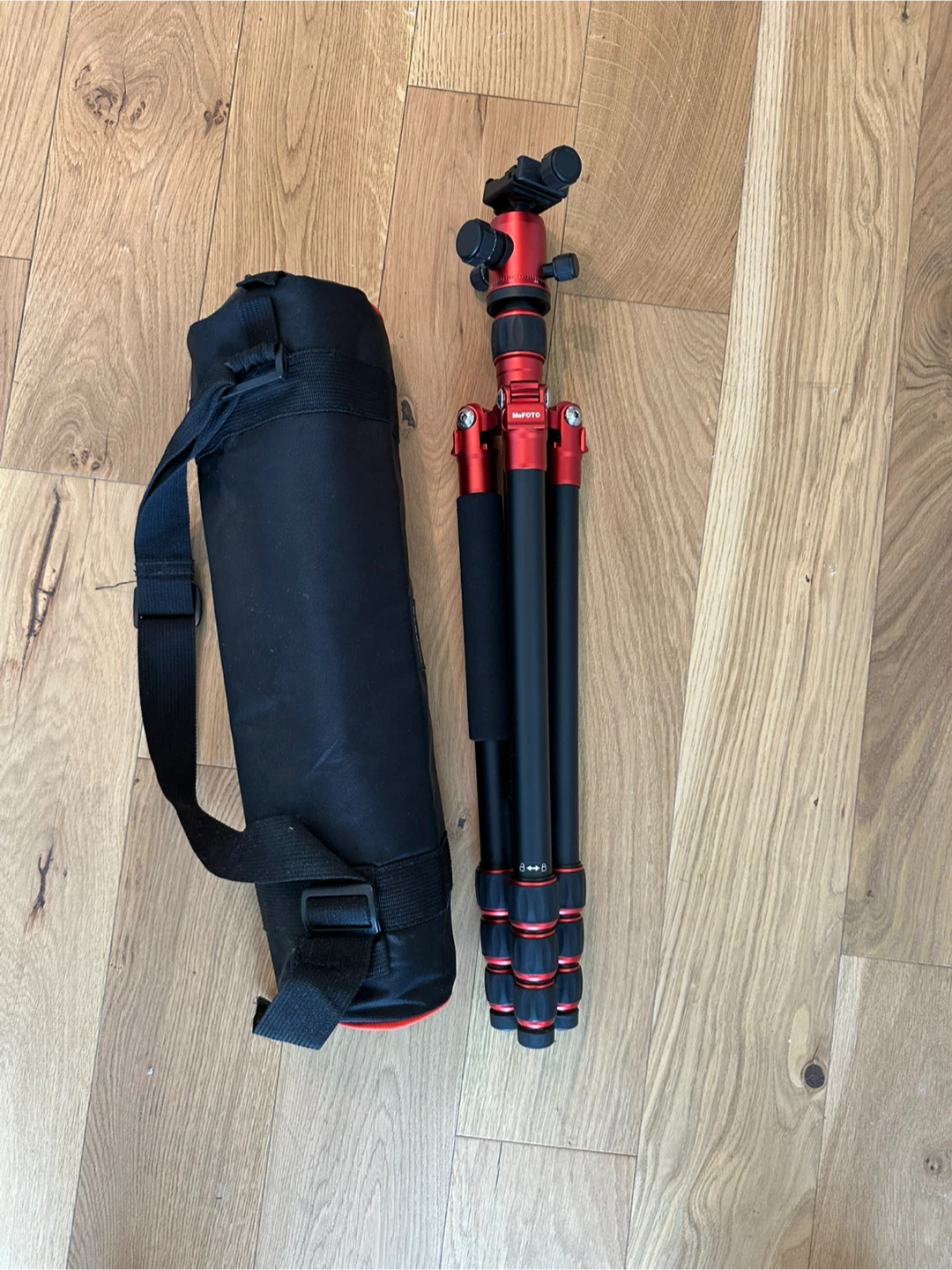 MeFOTO Tripod with Carrying Case