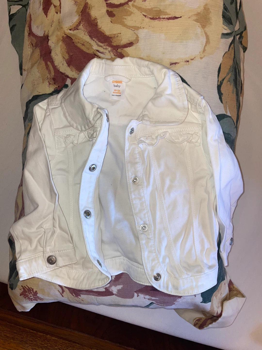 White soft stretchy denim jacket. Girl size 18-24 - photo 2