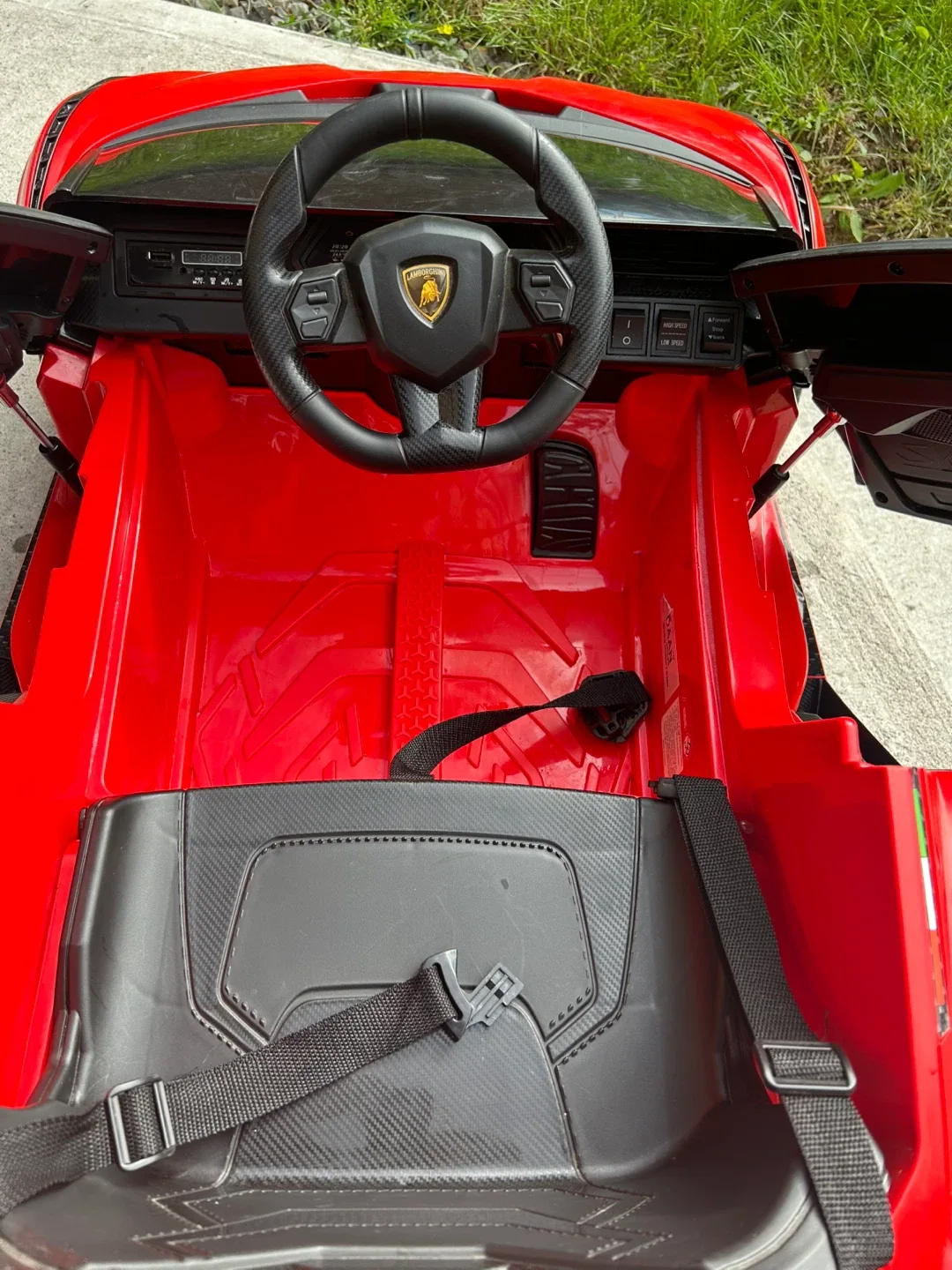 Red Lamborghini Sián Kids Ride-On Car image indicator(2)