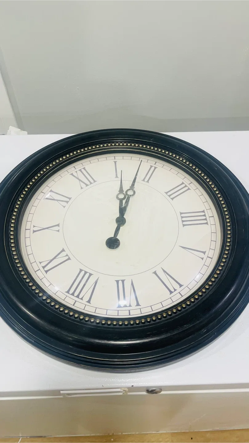 Black Round Wall Clock image indicator(2)