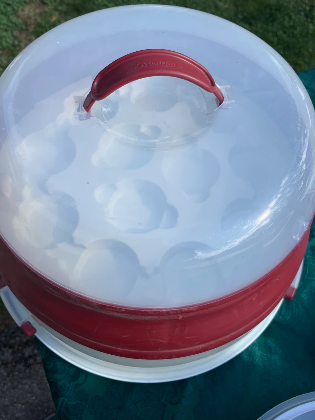 Snapware Snap 'N Stack Cupcake Carrier