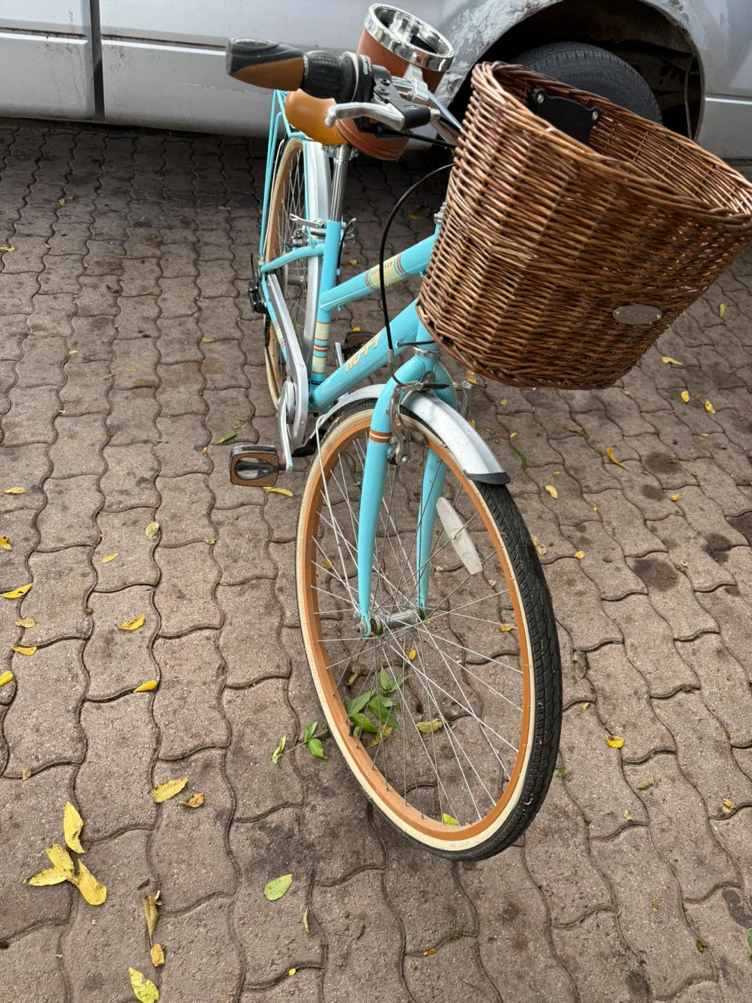 Huffy Savannah Cruiser Bike with Basket - Light Blue image indicator(2)