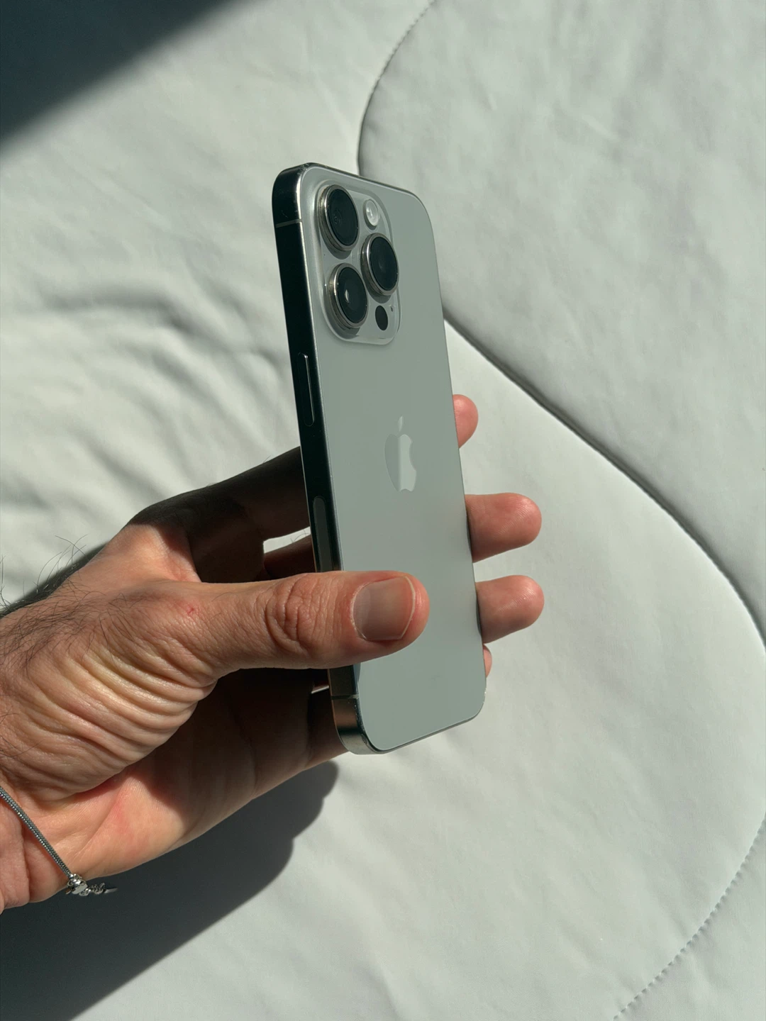 iPhone 15 Pro - 128GB - Raw titanium - photo 2