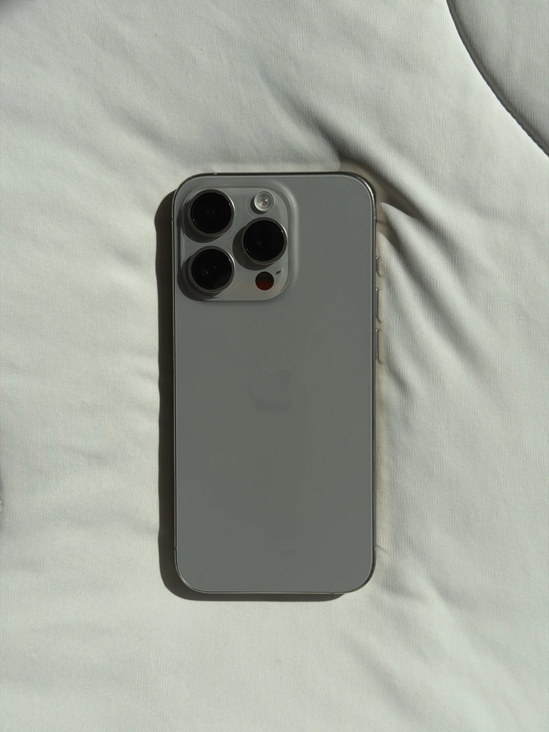 iPhone 15 Pro - 128GB - Raw titanium - photo 3