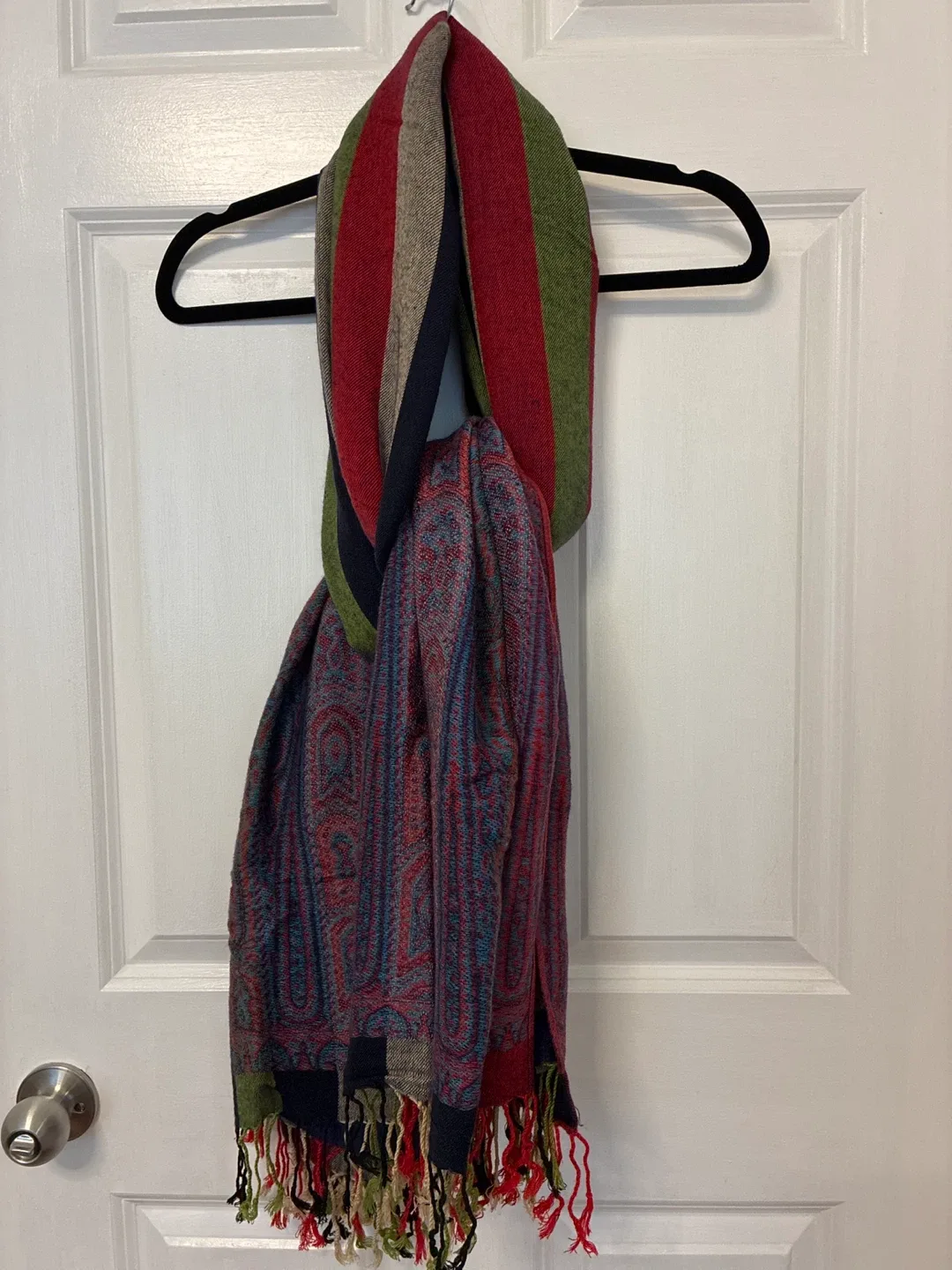 Paisley Pattern Scarf image indicator(3)