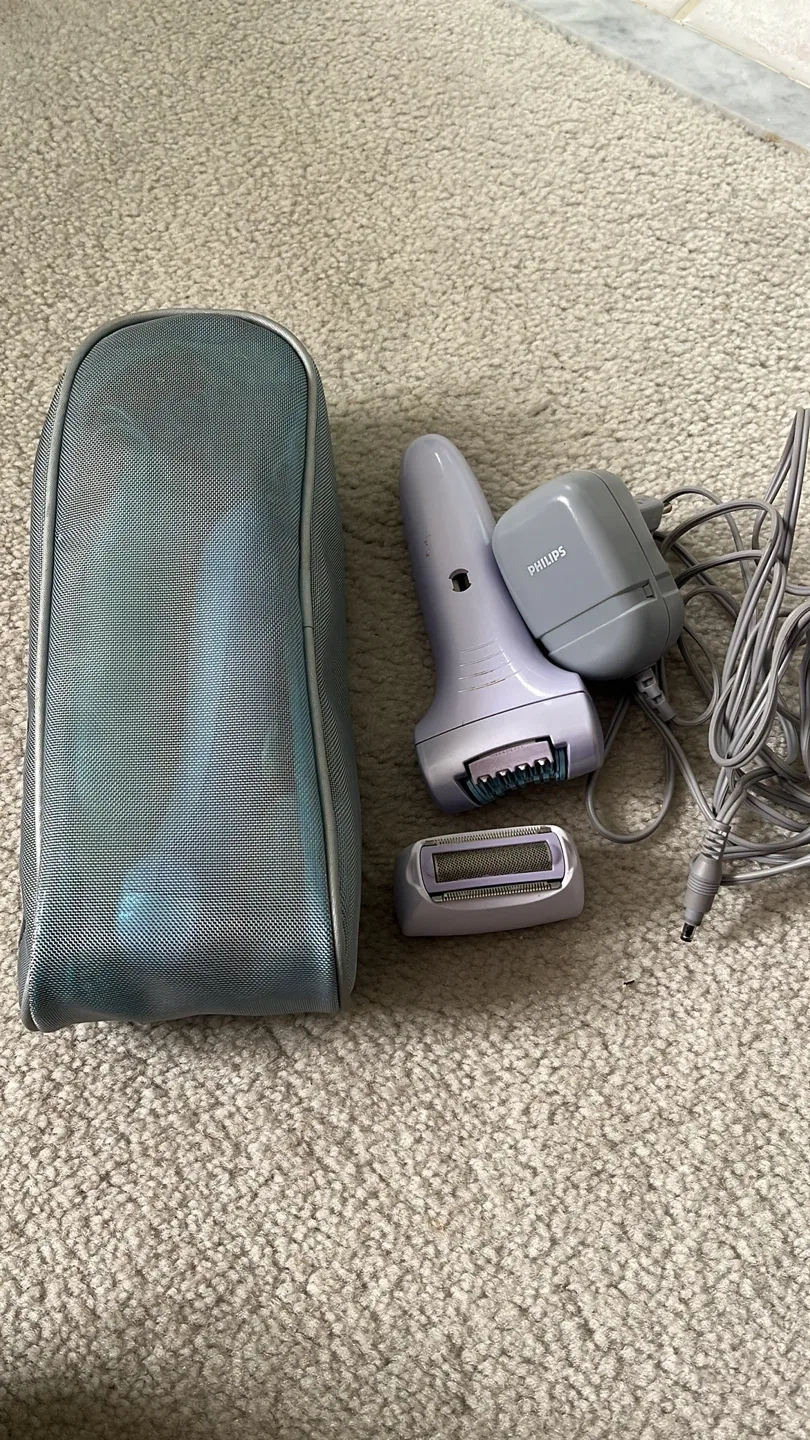 Philips Satinelle Ice Epilator with Accessories image indicator(2)