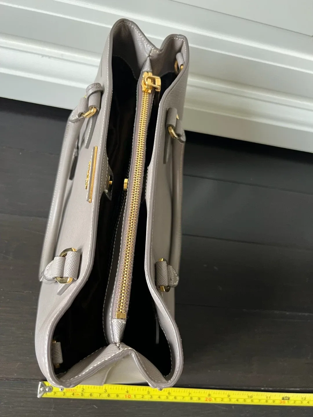 Prada Galleria Medium Saffiano leather bag Light grey thumbnail