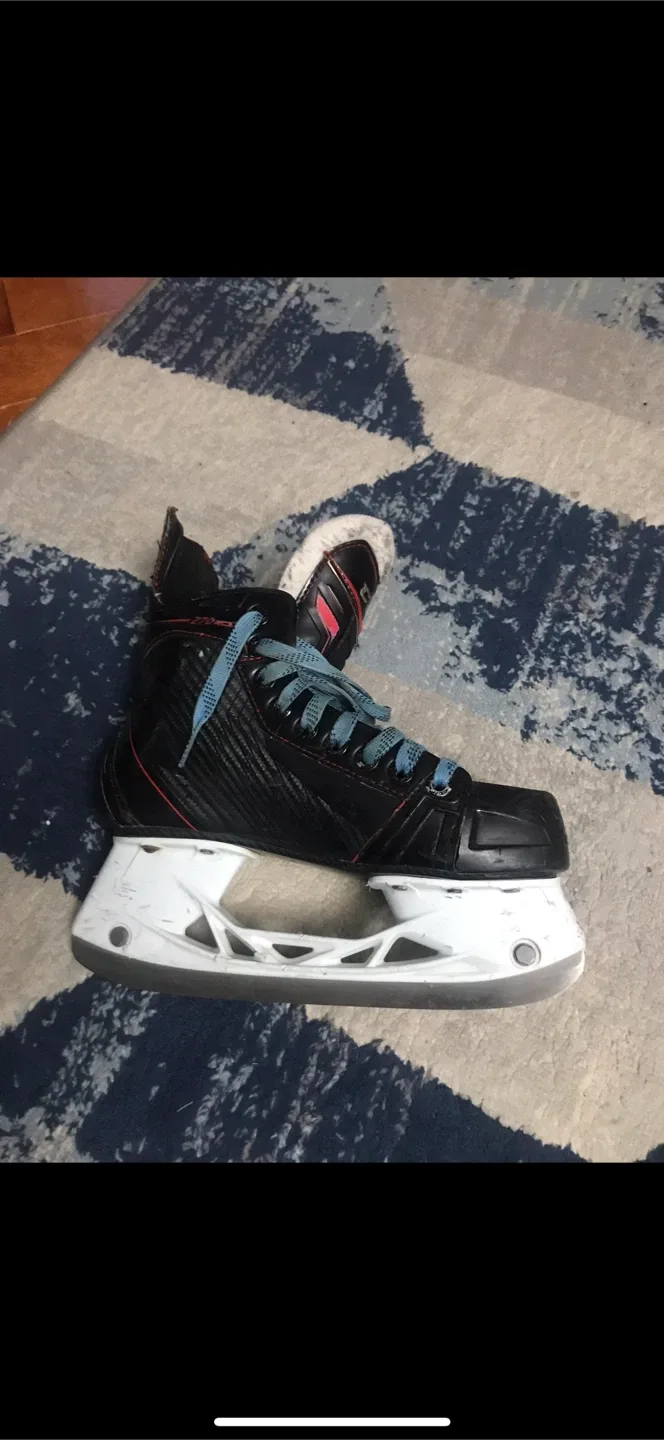 Multiple kids Easton Ice Hockey Skates image indicator(4)