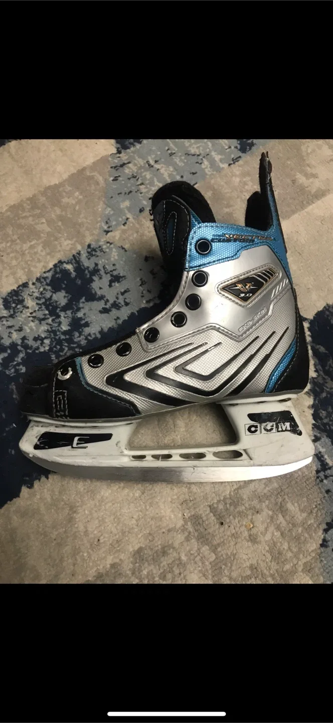 Multiple kids Easton Ice Hockey Skates image indicator(6)