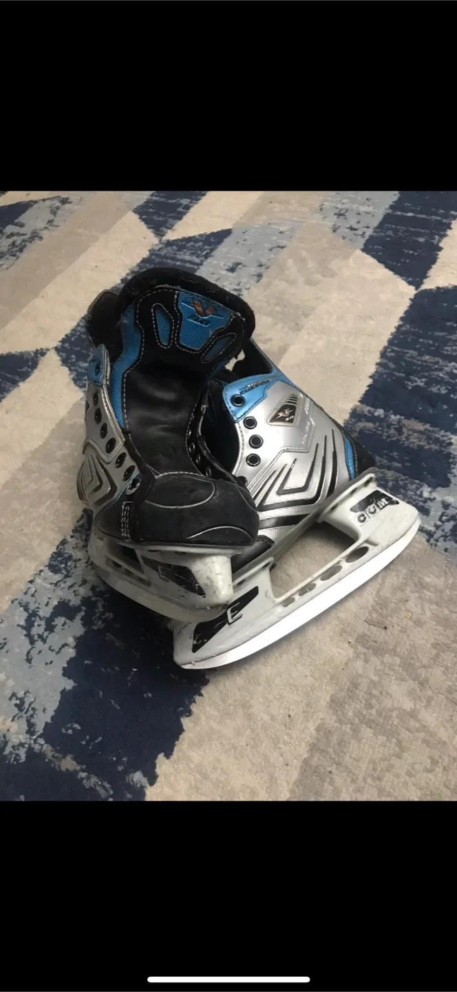 Multiple kids Easton Ice Hockey Skates image indicator(5)
