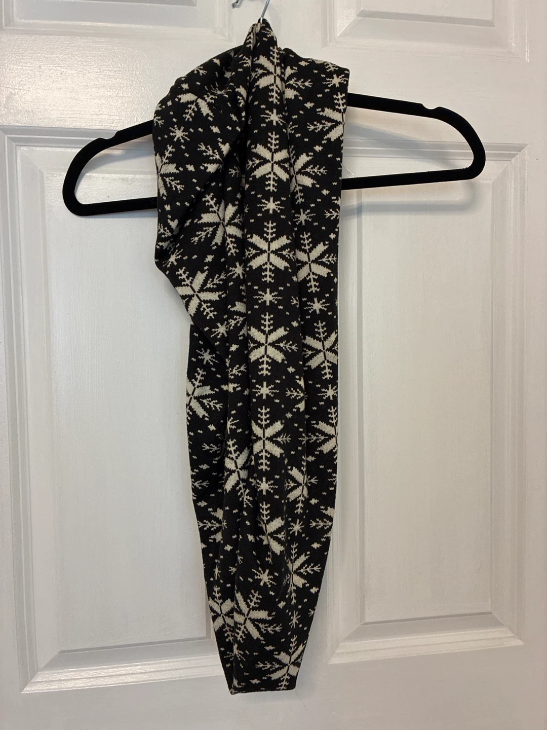 Infinity Scarf - Black & White Snowflake Pattern
