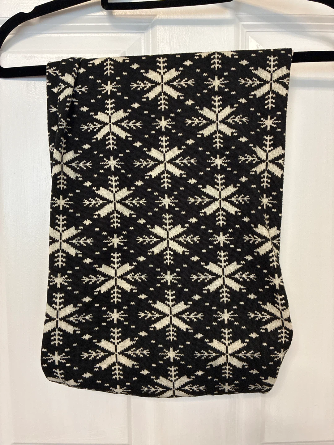 Infinity Scarf - Black & White Snowflake Pattern - photo 2