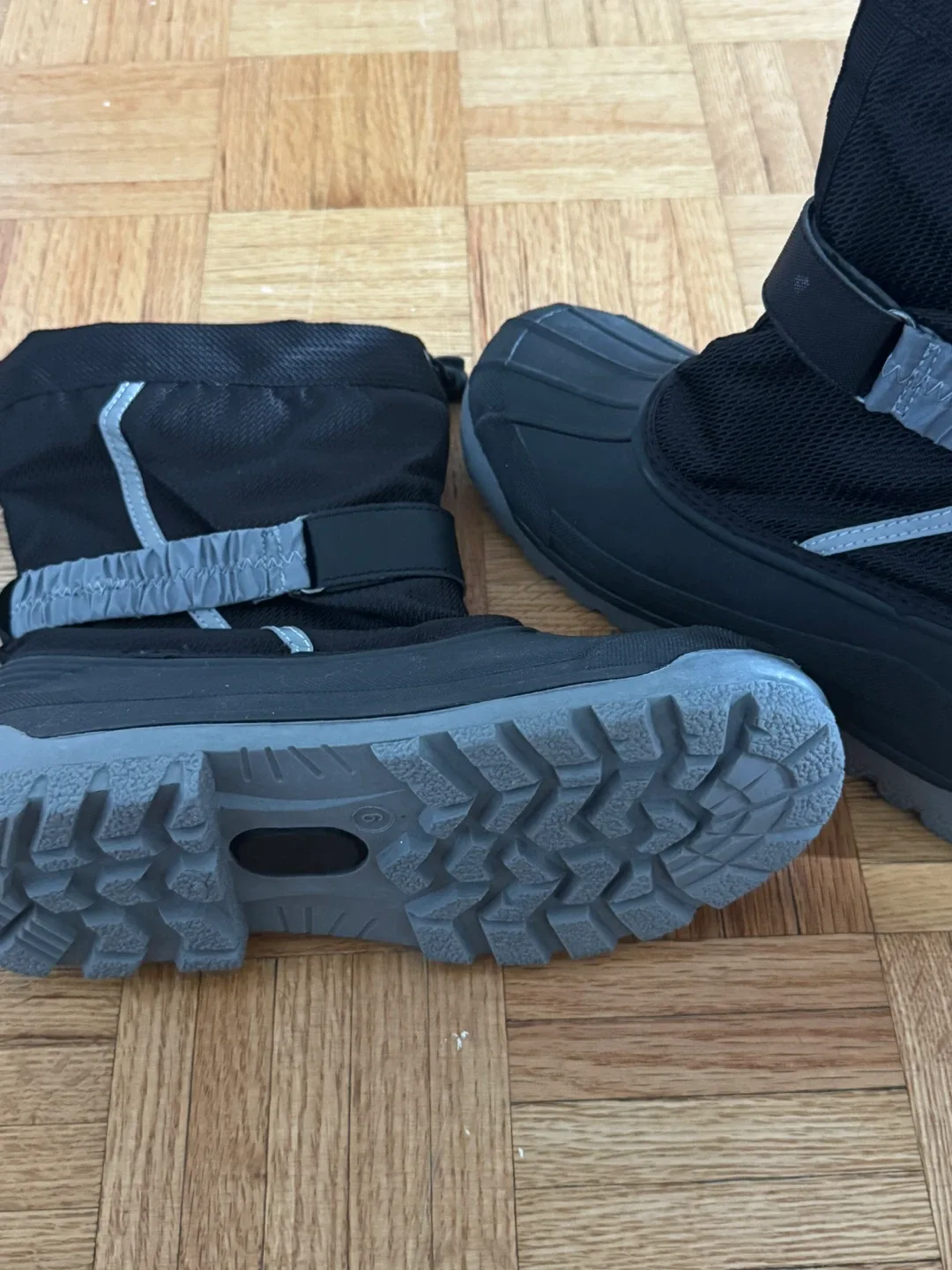 Conifere Ash-Black Winter Boots - Size 6 image indicator(3)