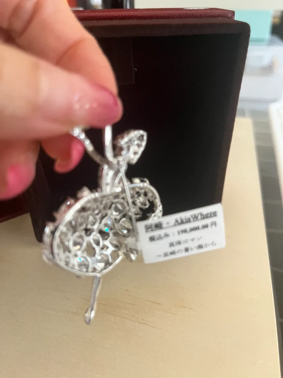 AkisWhere Ballerina Brooch with Pearl image indicator(2)