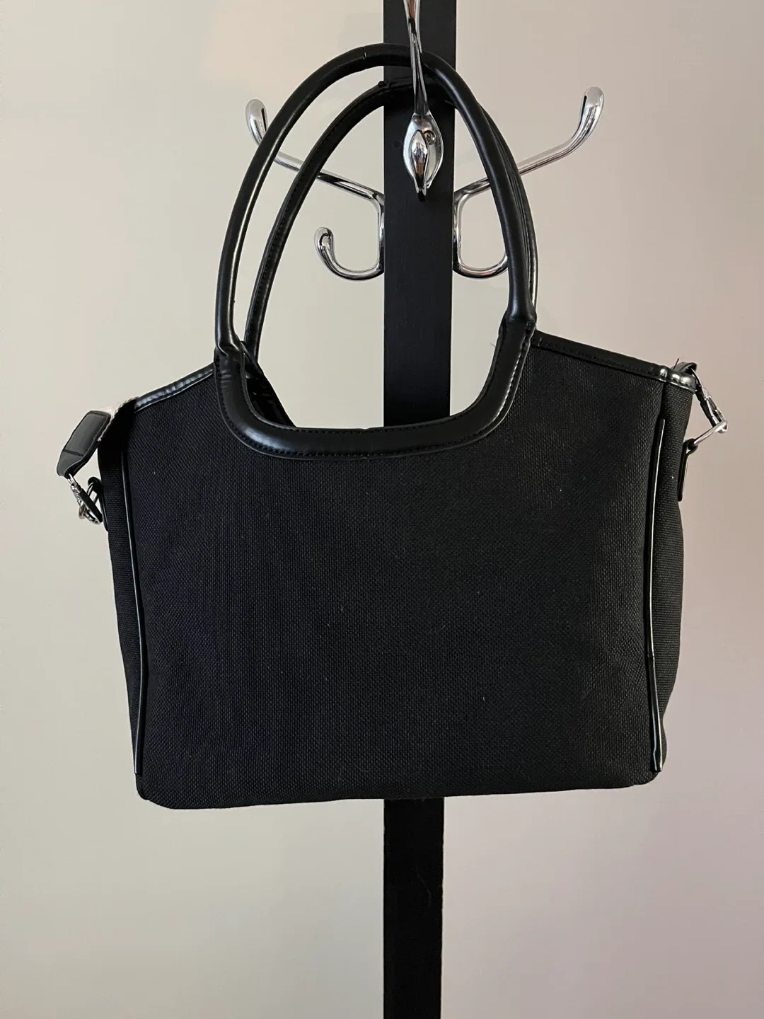 Black Tote Bag with Strap image indicator(3)