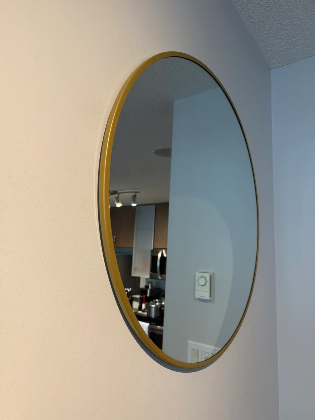 Round Mirror with Gold Frame image indicator(2)