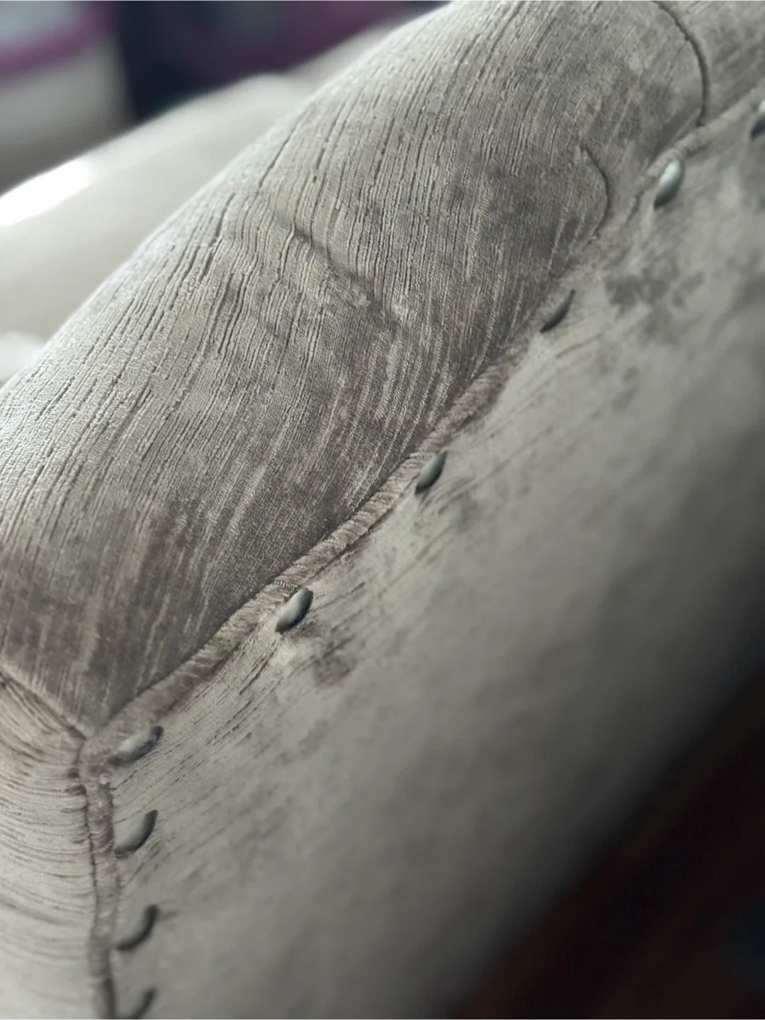 Comfortable Tufted Sofa image indicator(6)