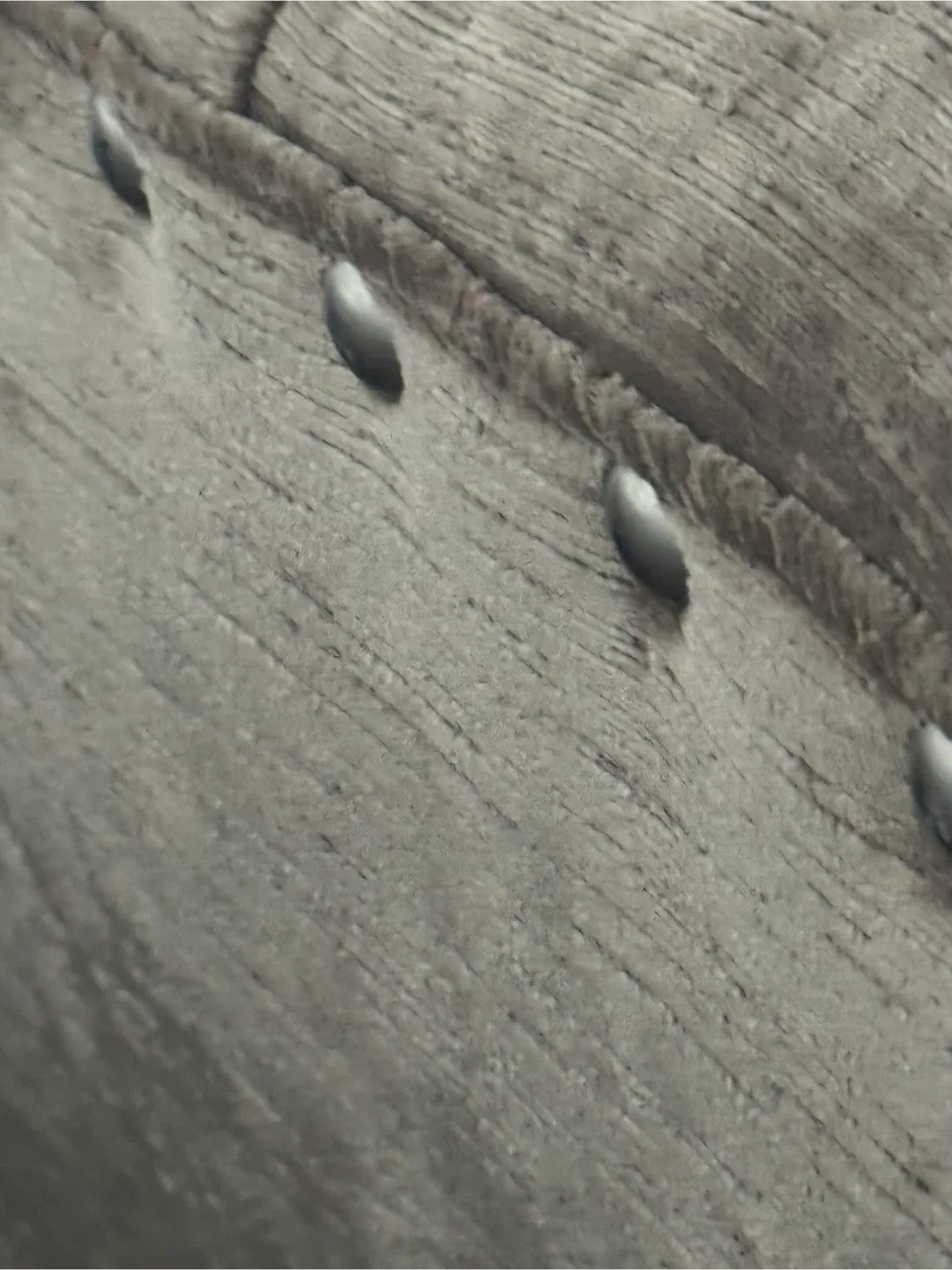 Comfortable Tufted Sofa image indicator(8)