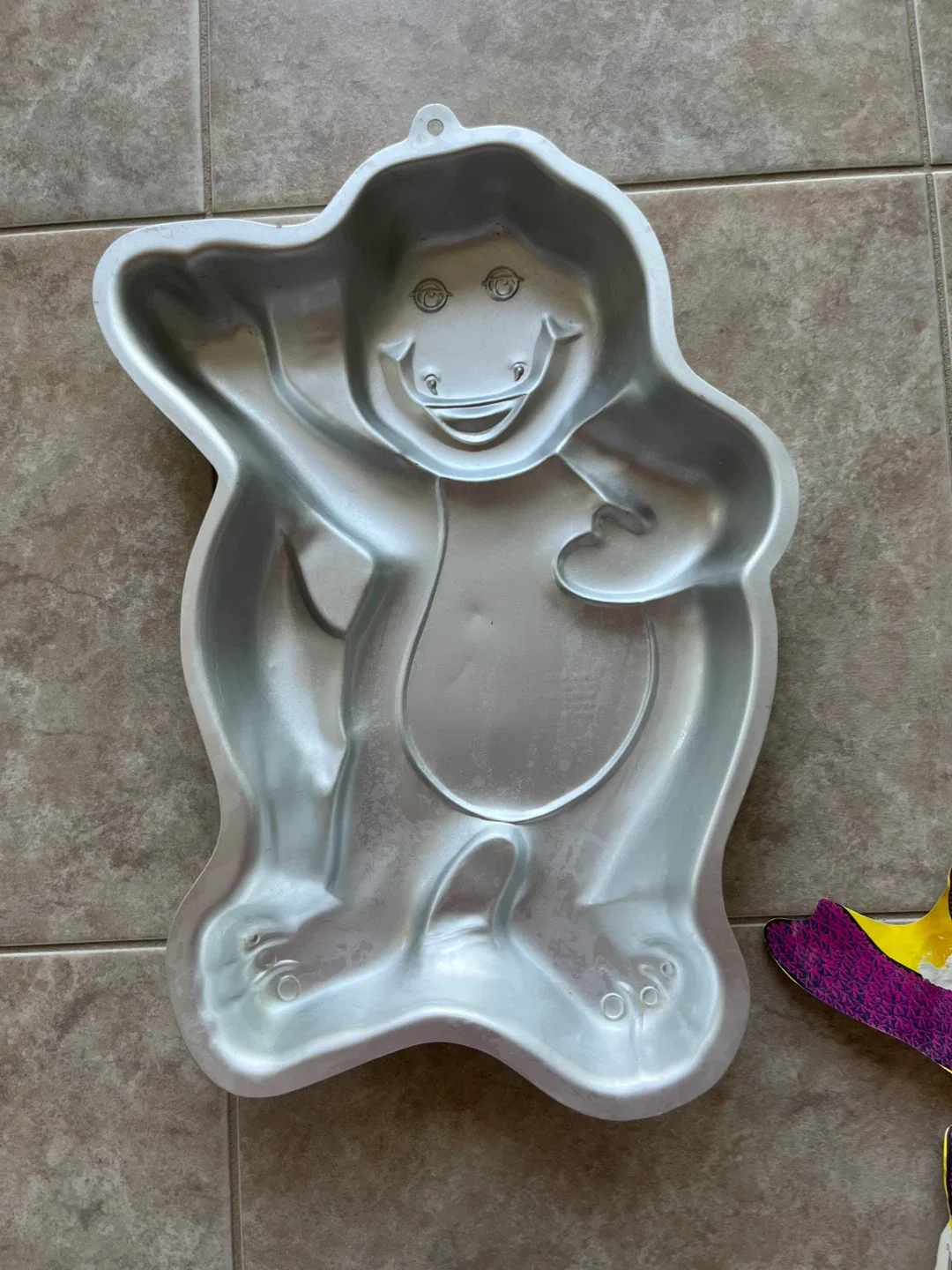 Wilton Barney Cake Pan image indicator(3)