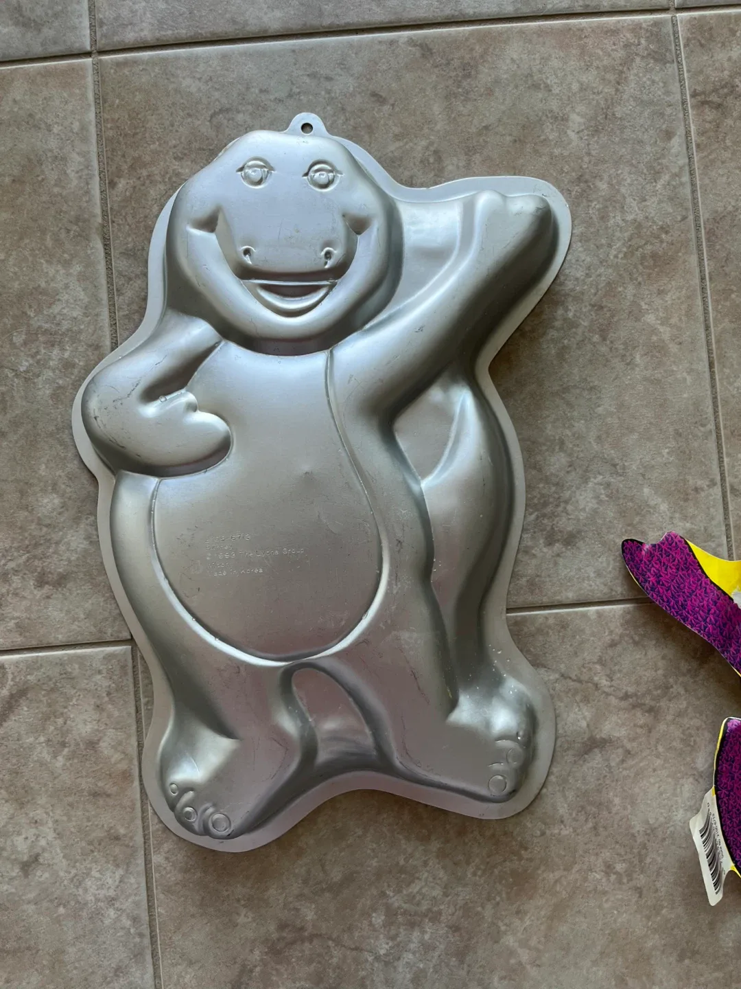 Wilton Barney Cake Pan image indicator(4)